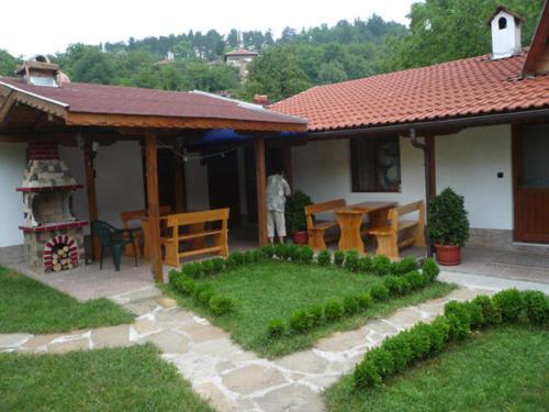 Къща За Гости Боляри Tryavna Ngoại thất bức ảnh
